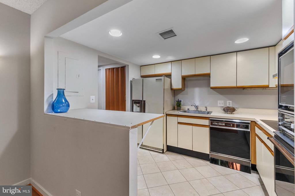 1099 22ND STREET NW Unit: 104