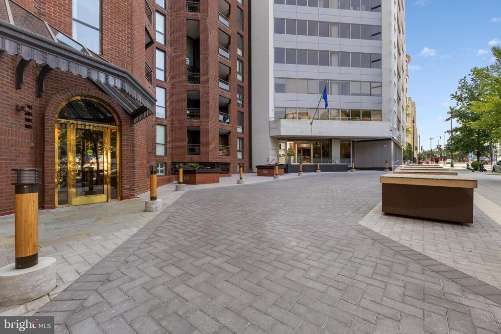 1099 22ND STREET NW Unit: 104