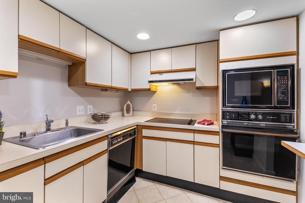 1099 22ND STREET NW Unit: 104