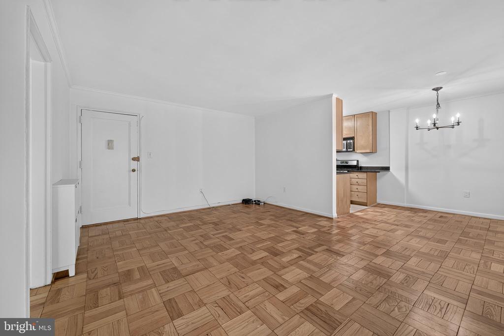 4114 DAVIS PLACE NW Unit: 213