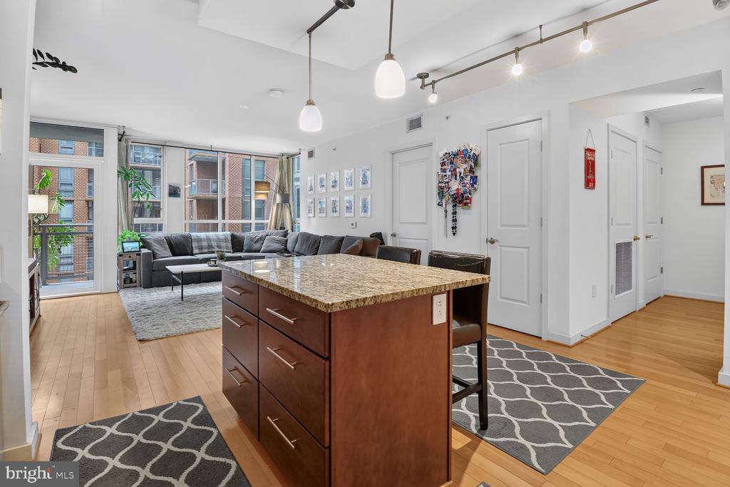 1025 1ST STREET SE Unit: 701