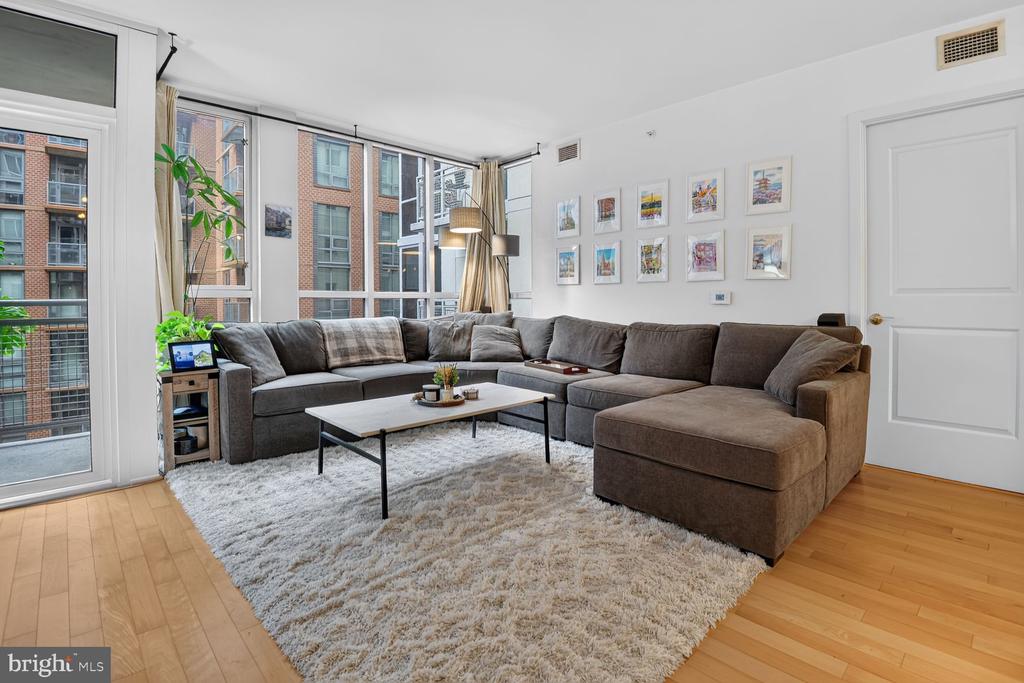 1025 1ST STREET SE Unit: 701