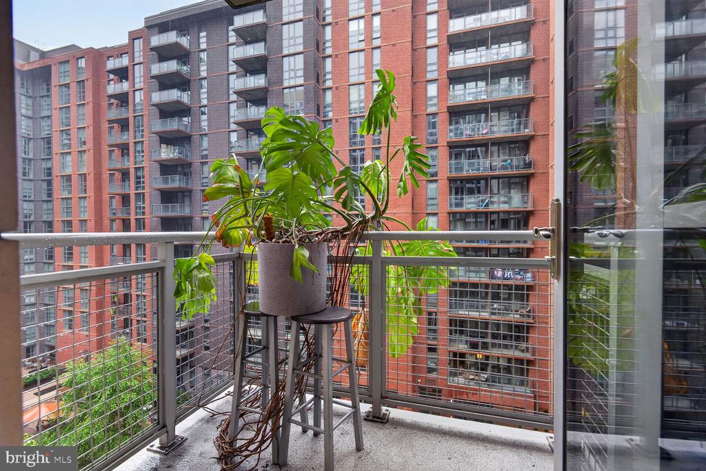 1025 1ST STREET SE Unit: 701