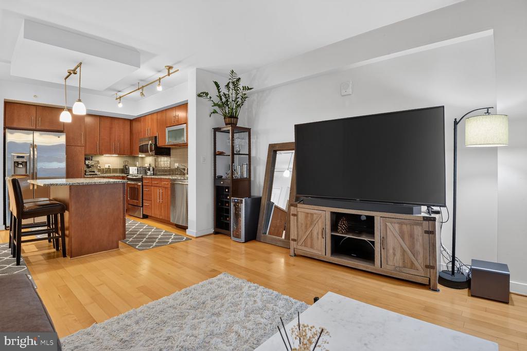 1025 1ST STREET SE Unit: 701