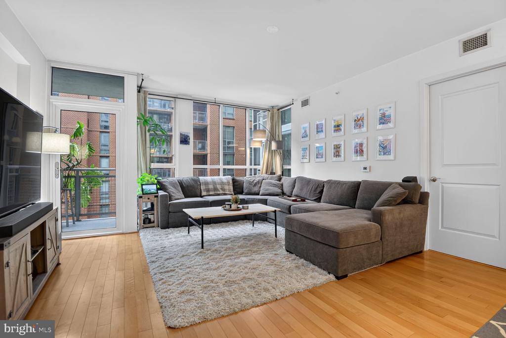 1025 1ST STREET SE Unit: 701