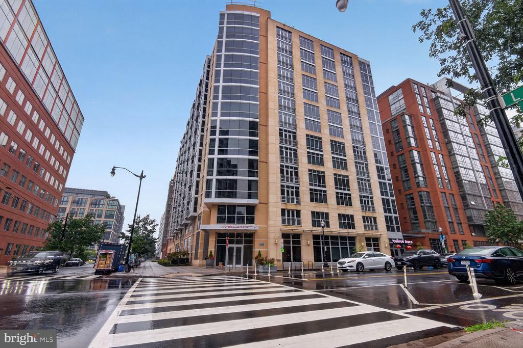 1025 1ST STREET SE Unit: 701