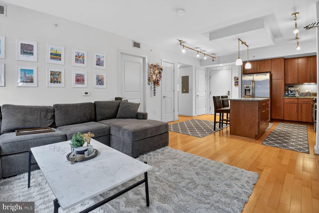 1025 1ST STREET SE Unit: 701