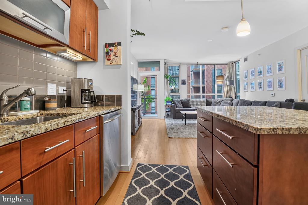 1025 1ST STREET SE Unit: 701