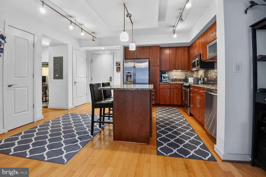 1025 1ST STREET SE Unit: 701