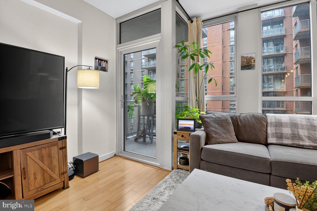 1025 1ST STREET SE Unit: 701