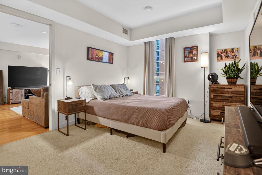 1025 1ST STREET SE Unit: 701