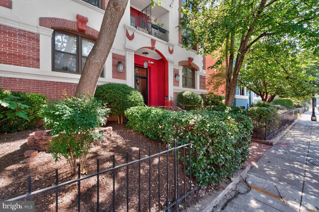 1495 NEWTON STREET NW Unit: B102