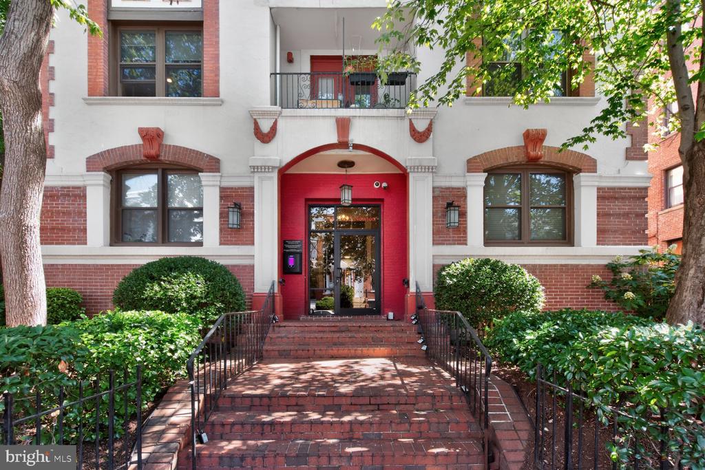 1495 NEWTON STREET NW Unit: B102