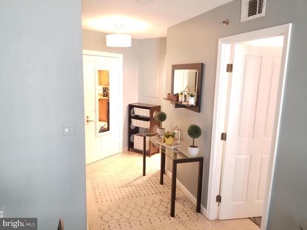 601 PENNSYLVANIA AVENUE NW Unit: 703