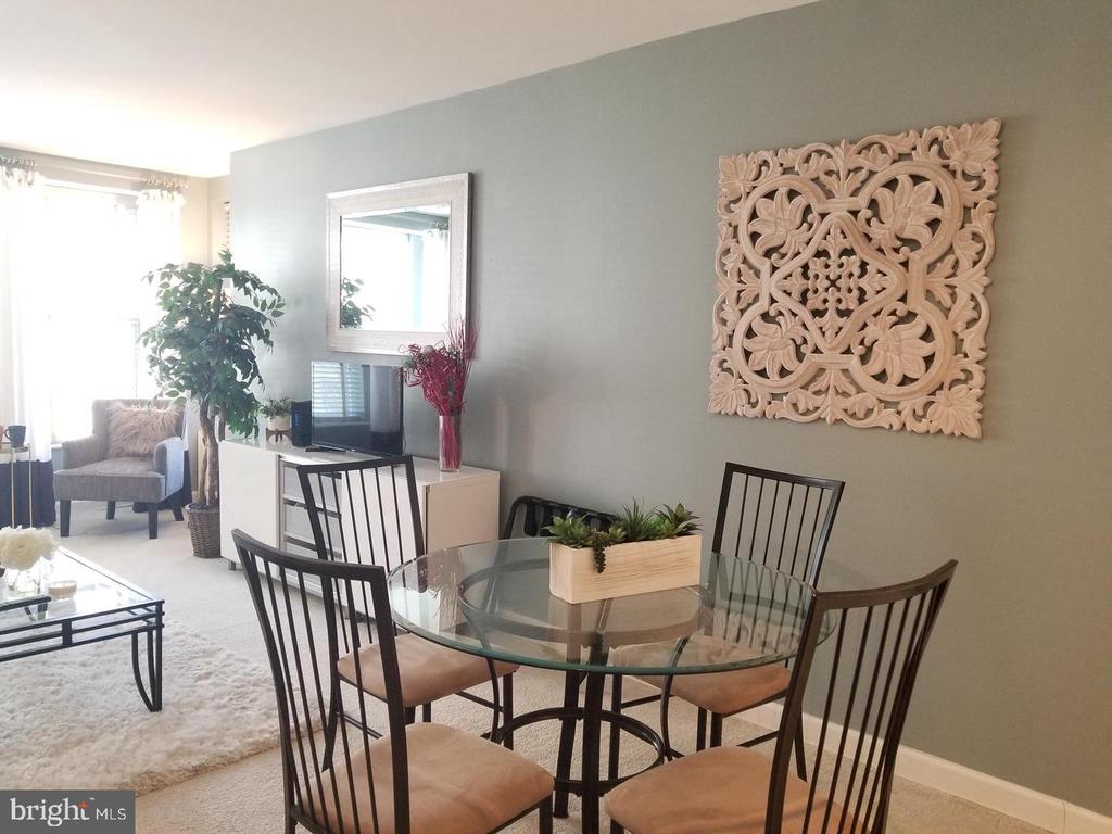 601 PENNSYLVANIA AVENUE NW Unit: 703