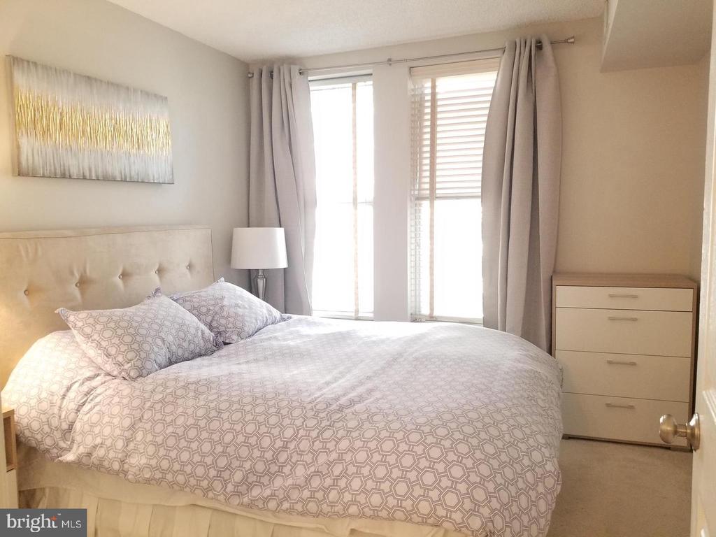 601 PENNSYLVANIA AVENUE NW Unit: 703