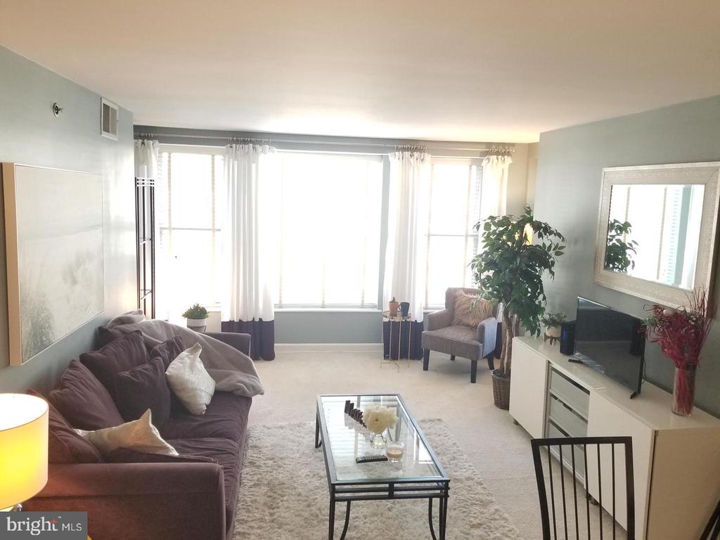 601 PENNSYLVANIA AVENUE NW Unit: 703