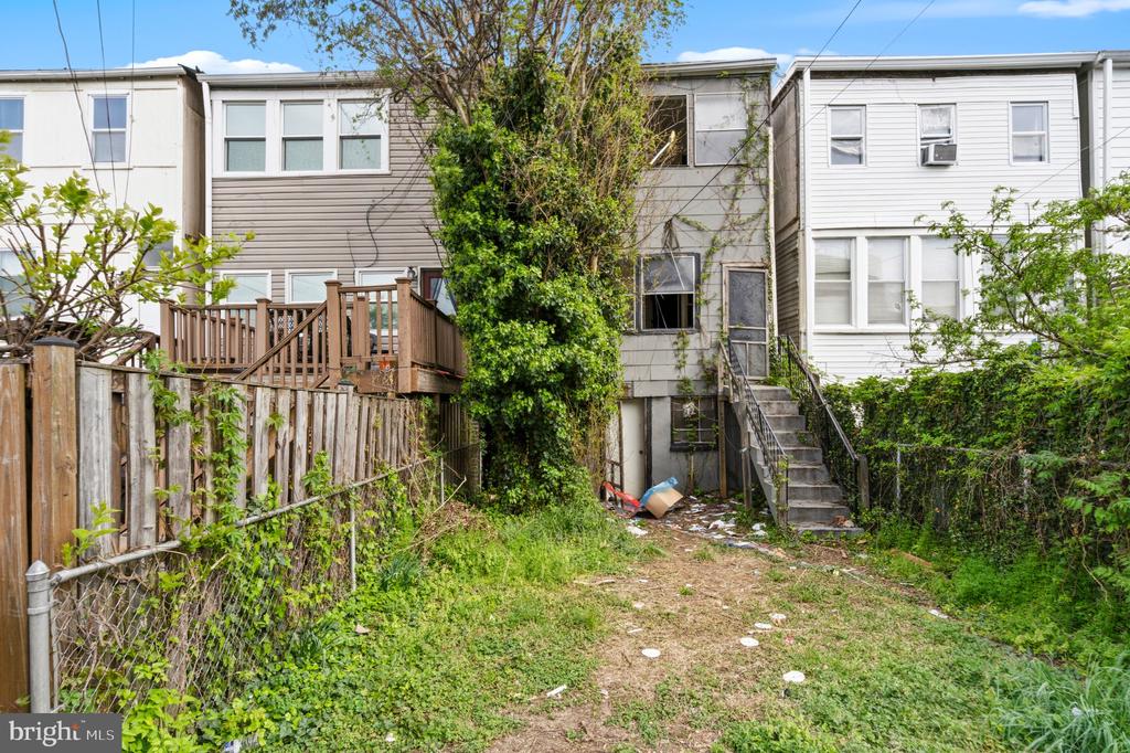 325 BRYANT STREET NE