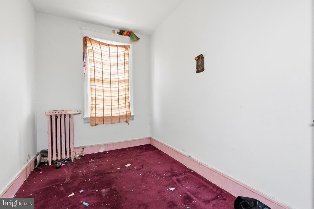 325 BRYANT STREET NE