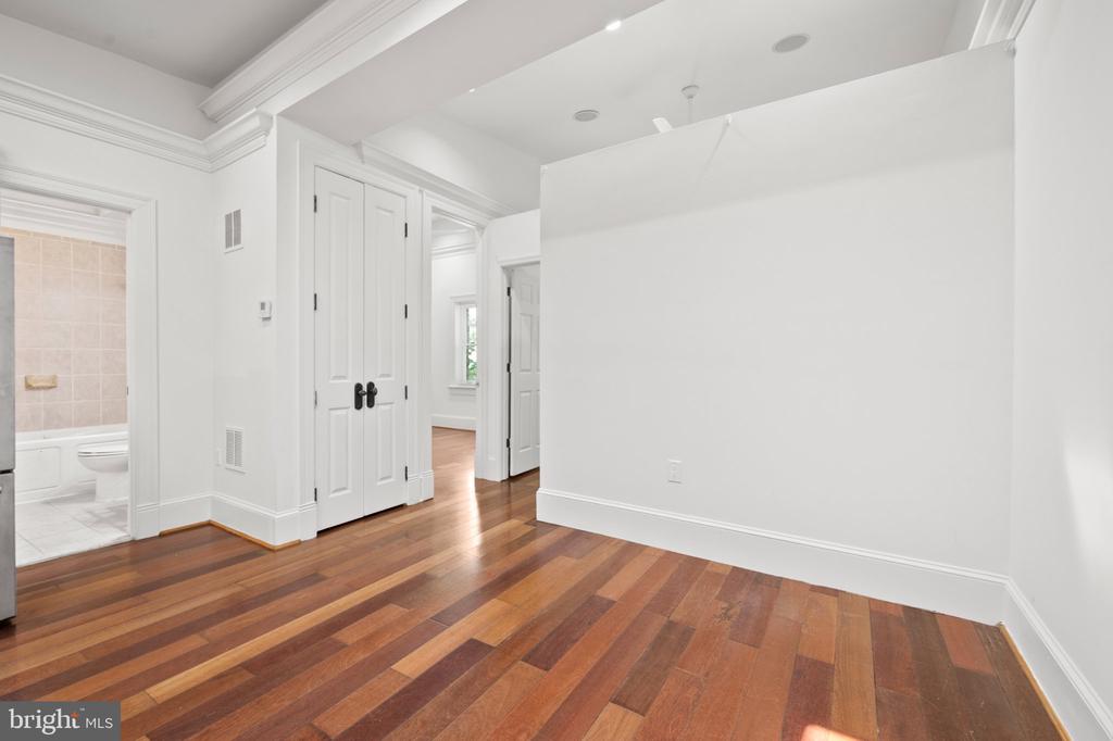 936 MADISON STREET NW Unit: 201