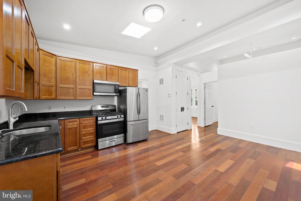 936 MADISON STREET NW Unit: 201