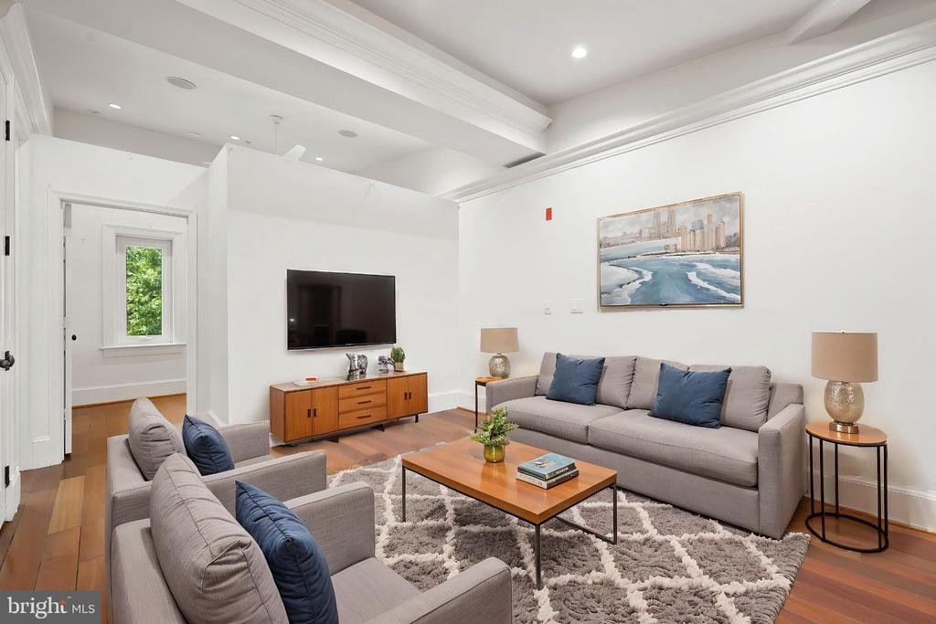 936 MADISON STREET NW Unit: 201