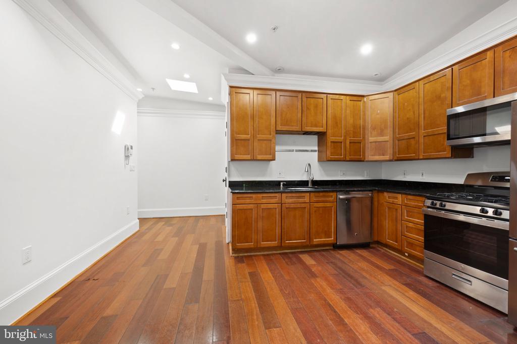 936 MADISON STREET NW Unit: 201