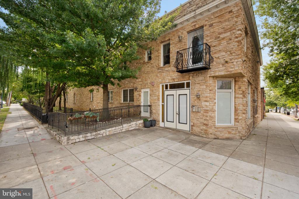 936 MADISON STREET NW Unit: 201