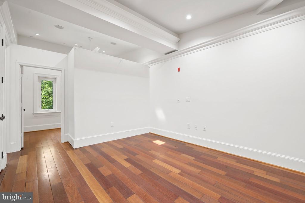 936 MADISON STREET NW Unit: 201