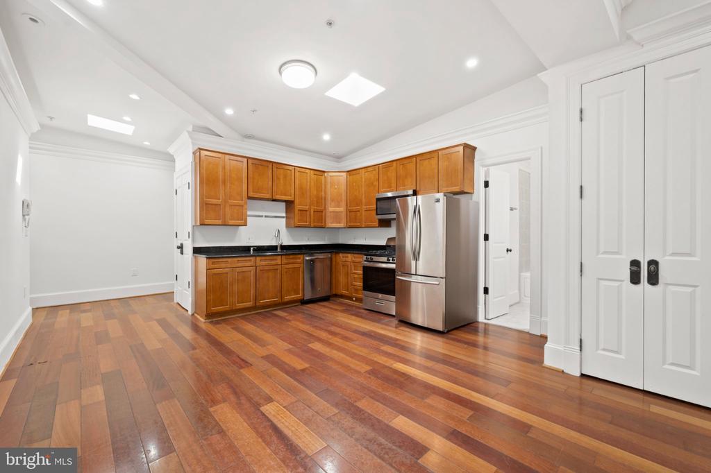 936 MADISON STREET NW Unit: 201