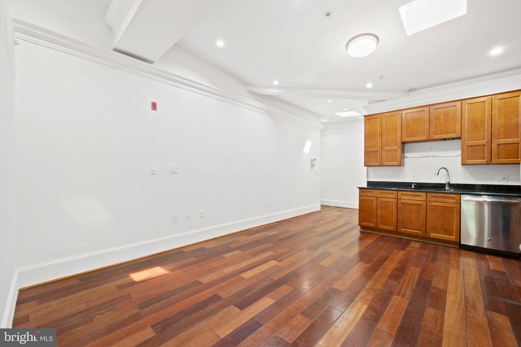 936 MADISON STREET NW Unit: 201