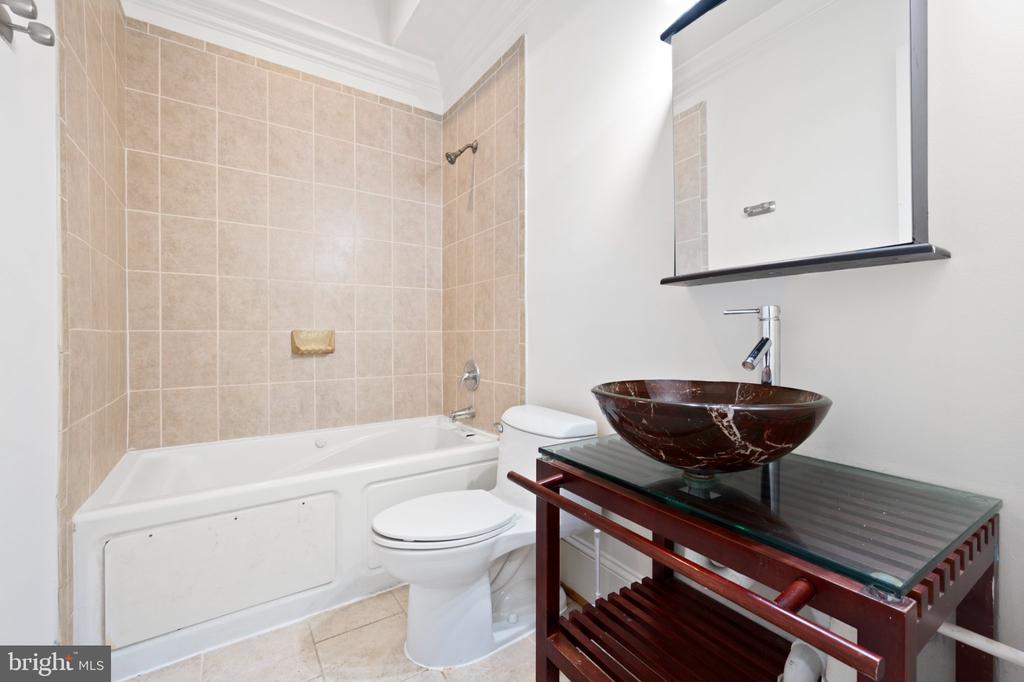 936 MADISON STREET NW Unit: 201
