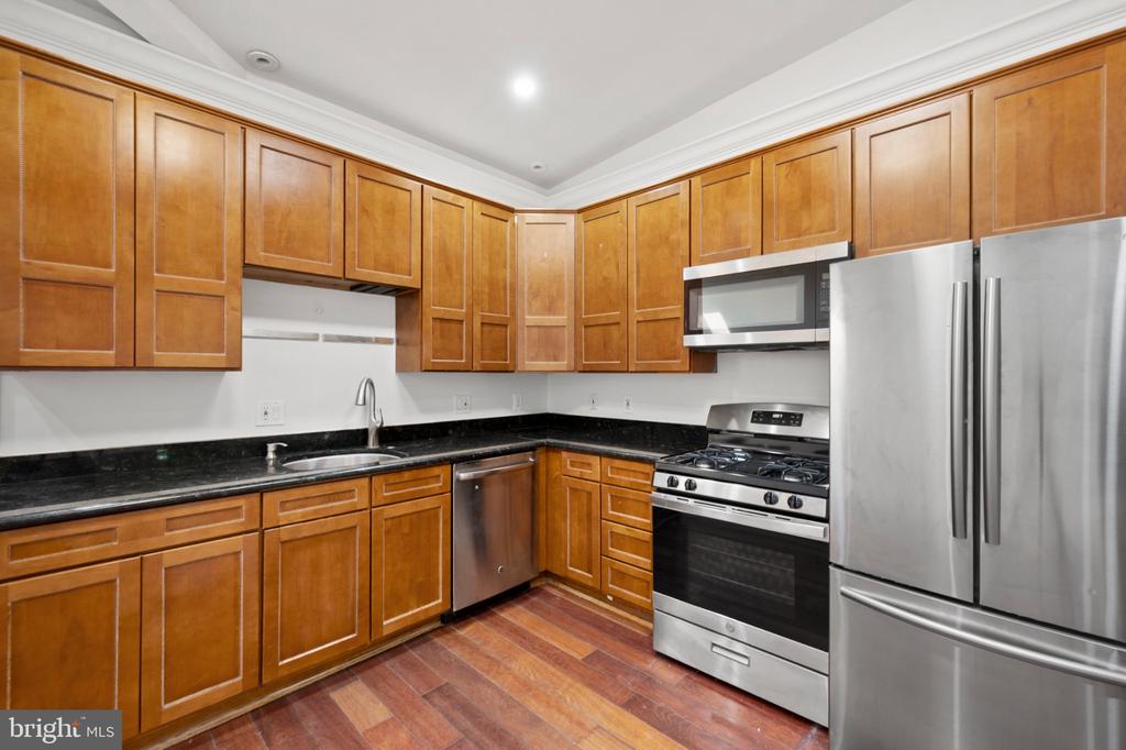 936 MADISON STREET NW Unit: 201