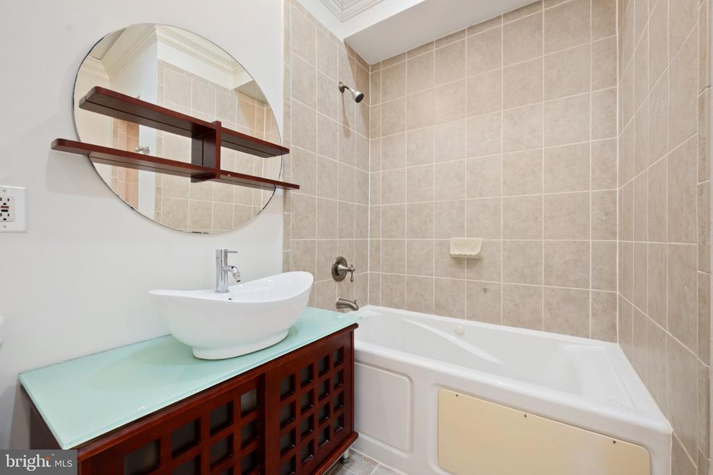 936 MADISON STREET NW Unit: 201