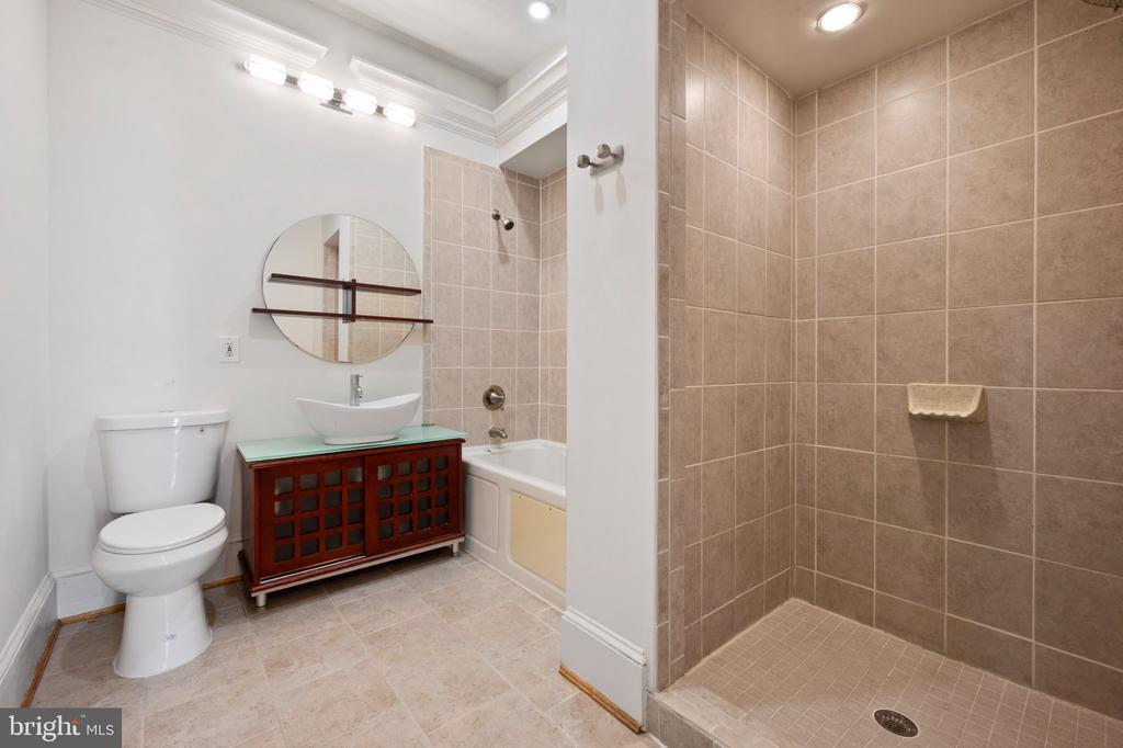 936 MADISON STREET NW Unit: 201