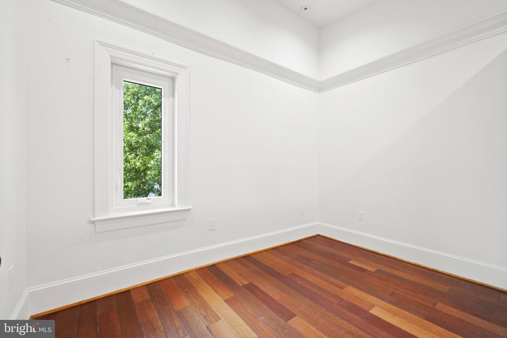 936 MADISON STREET NW Unit: 201