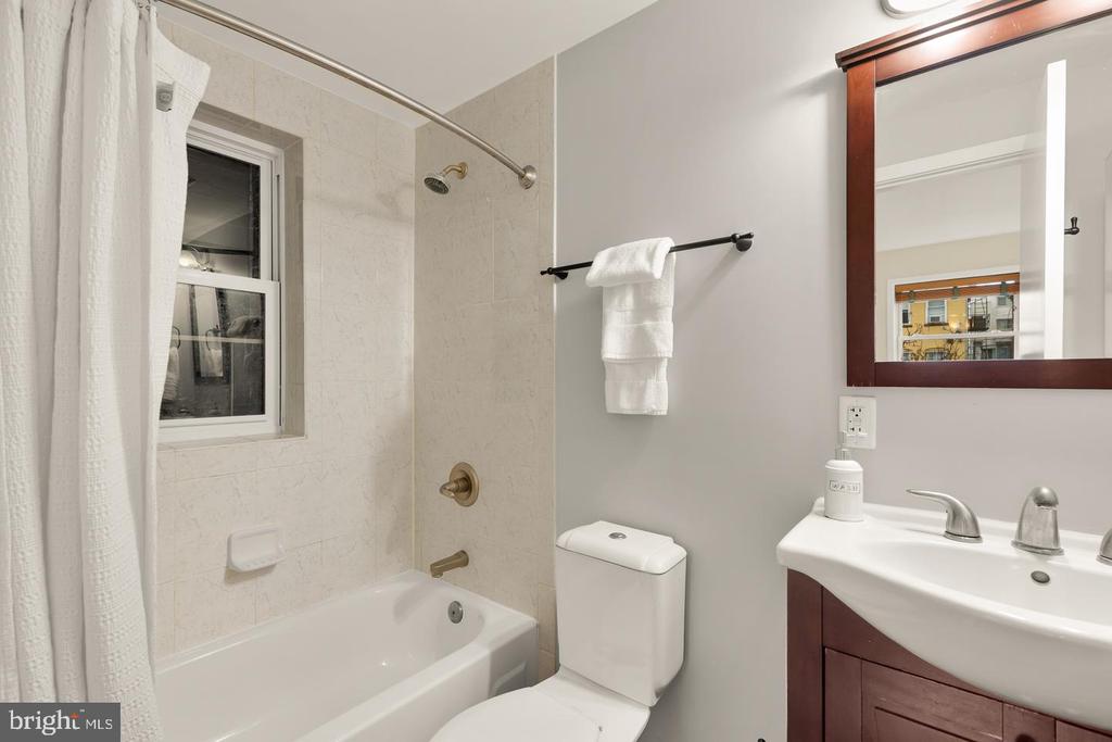 3534 10TH STREET NW Unit: 200