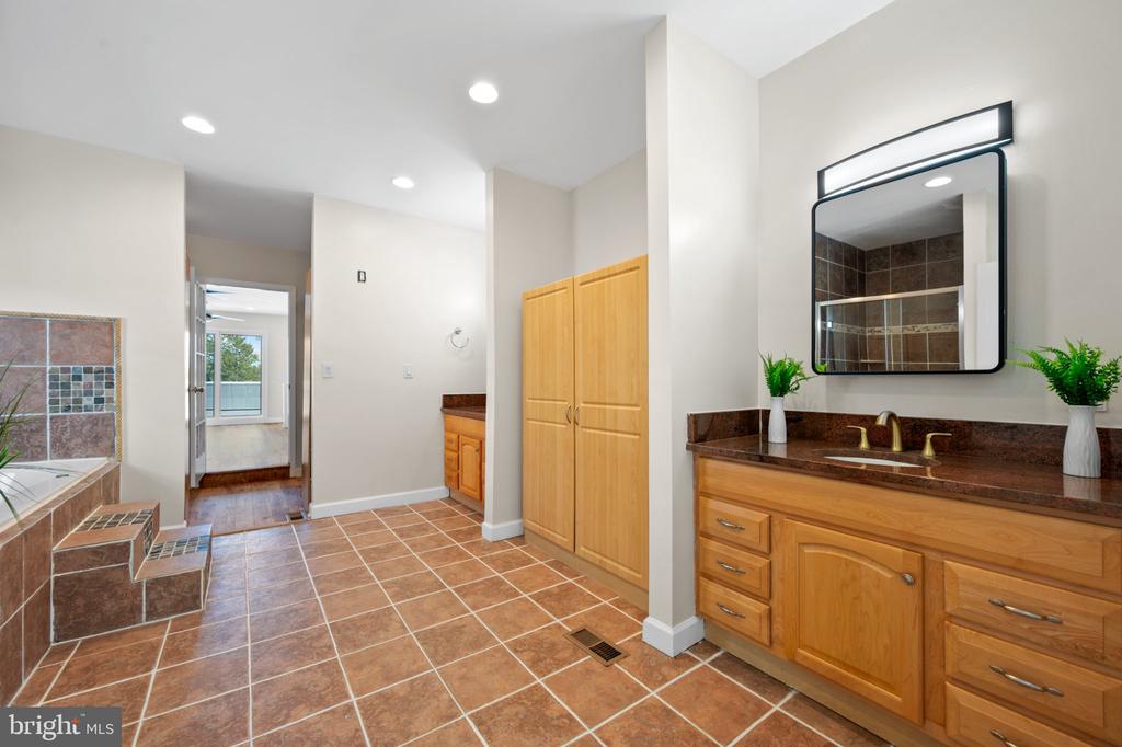 1020 6TH STREET NE