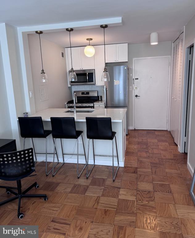 2030 F STREET NW Unit: 610