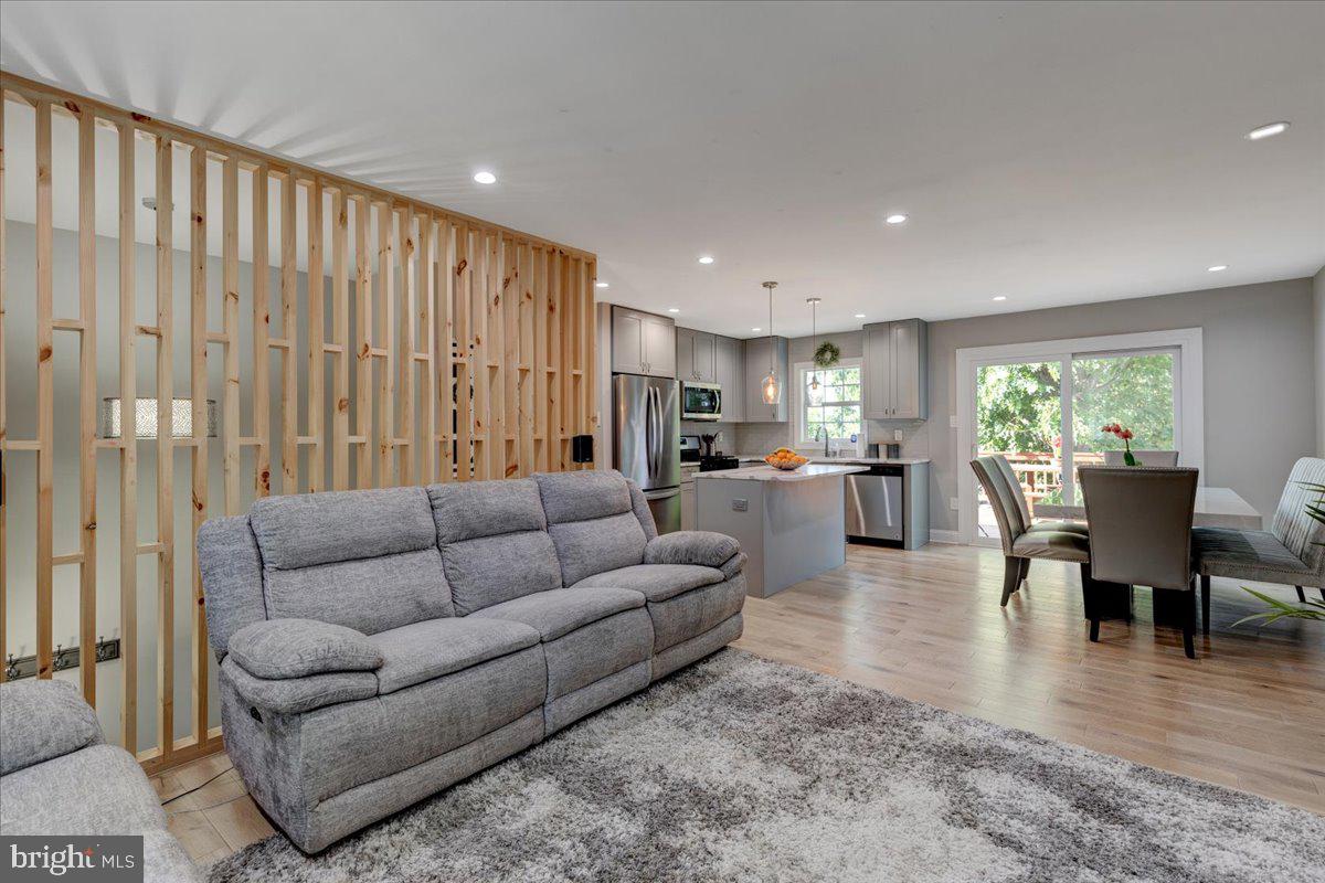 1904 Trafalgar DRIVE