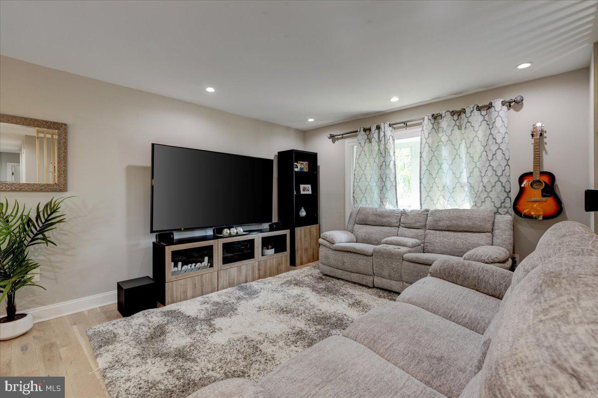 1904 Trafalgar DRIVE