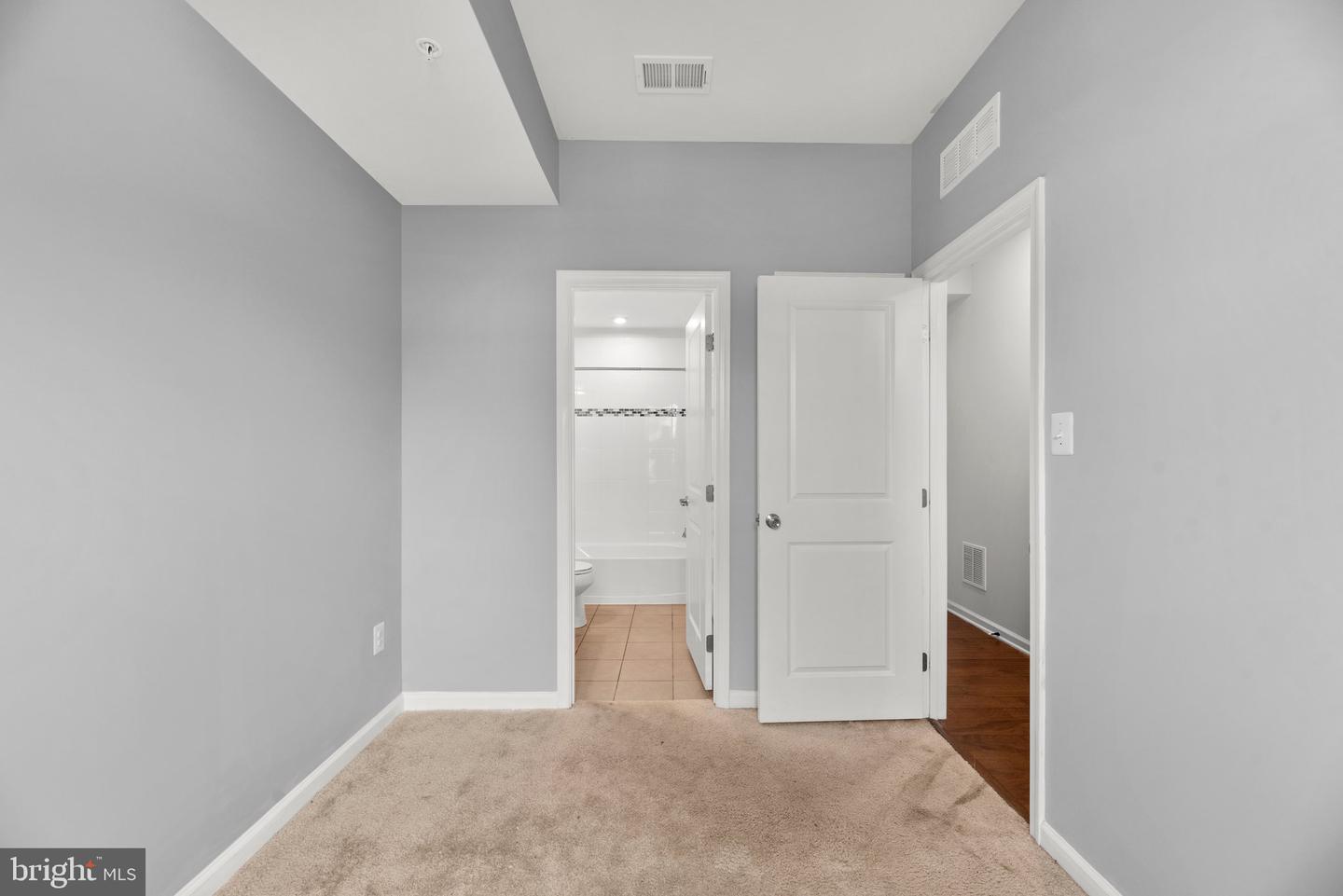 2908 Glendale AVENUE