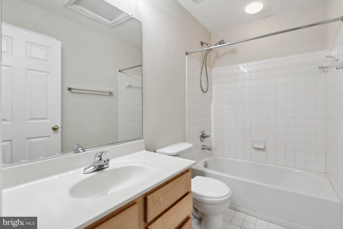 3105 Lunar COURT