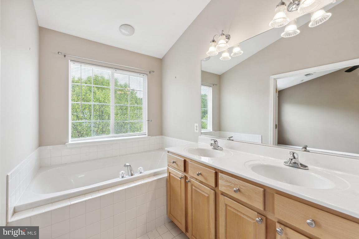 3105 Lunar COURT
