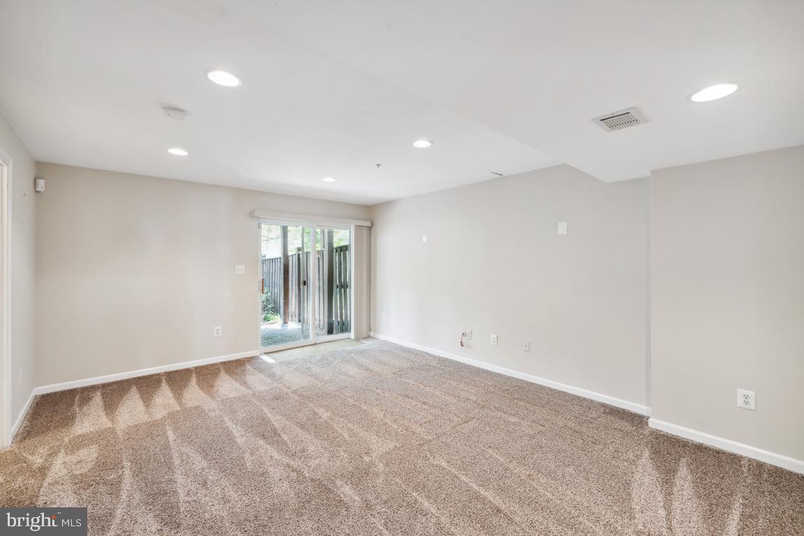 3105 Lunar COURT