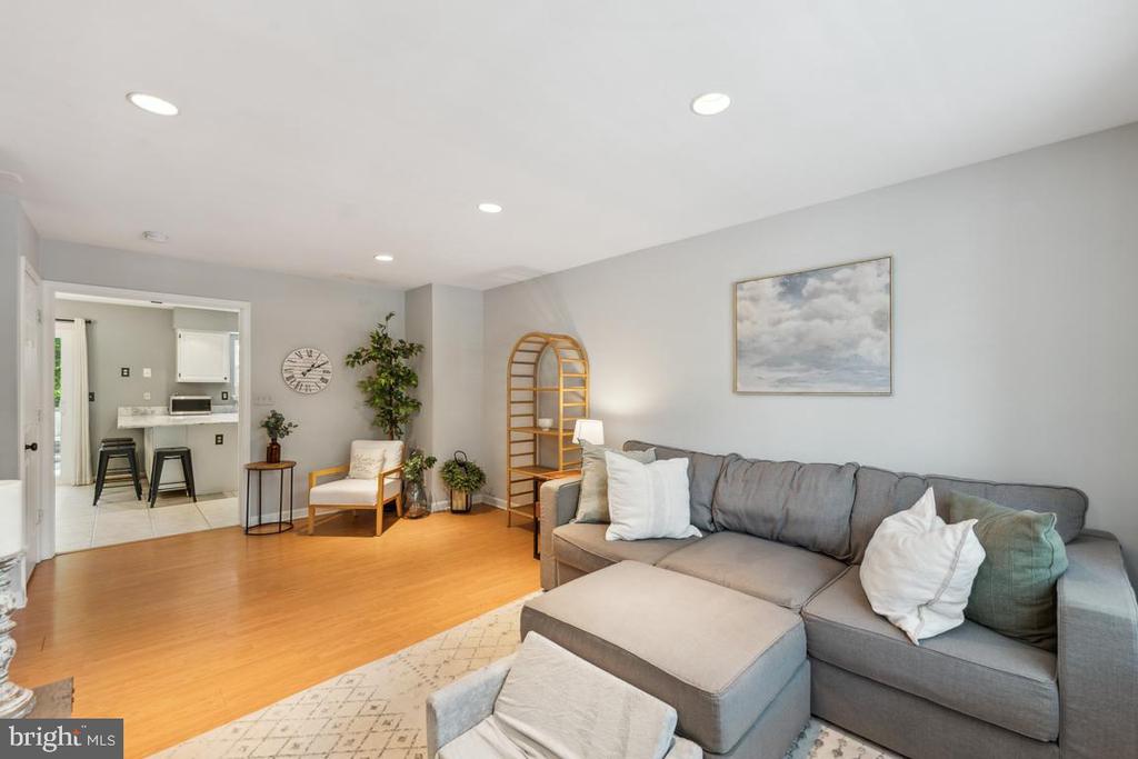 1308 Farley Ct S