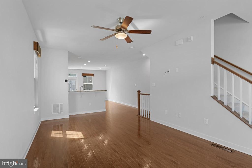 549 White Oak Dr