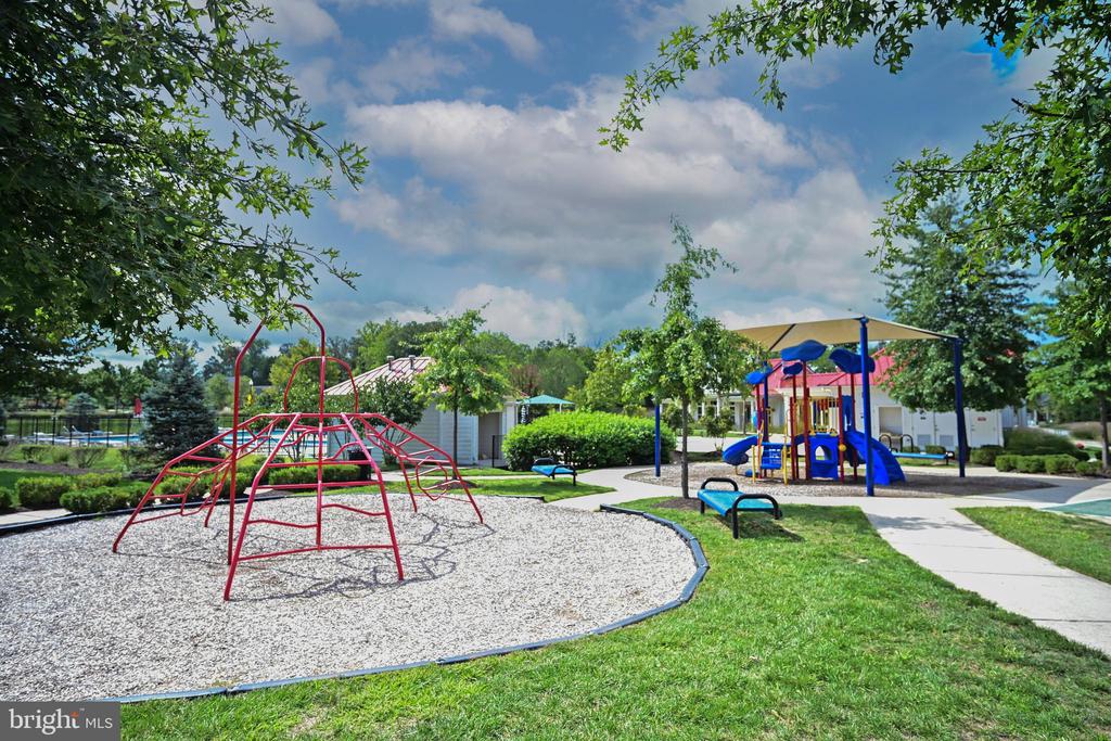 549 White Oak Dr