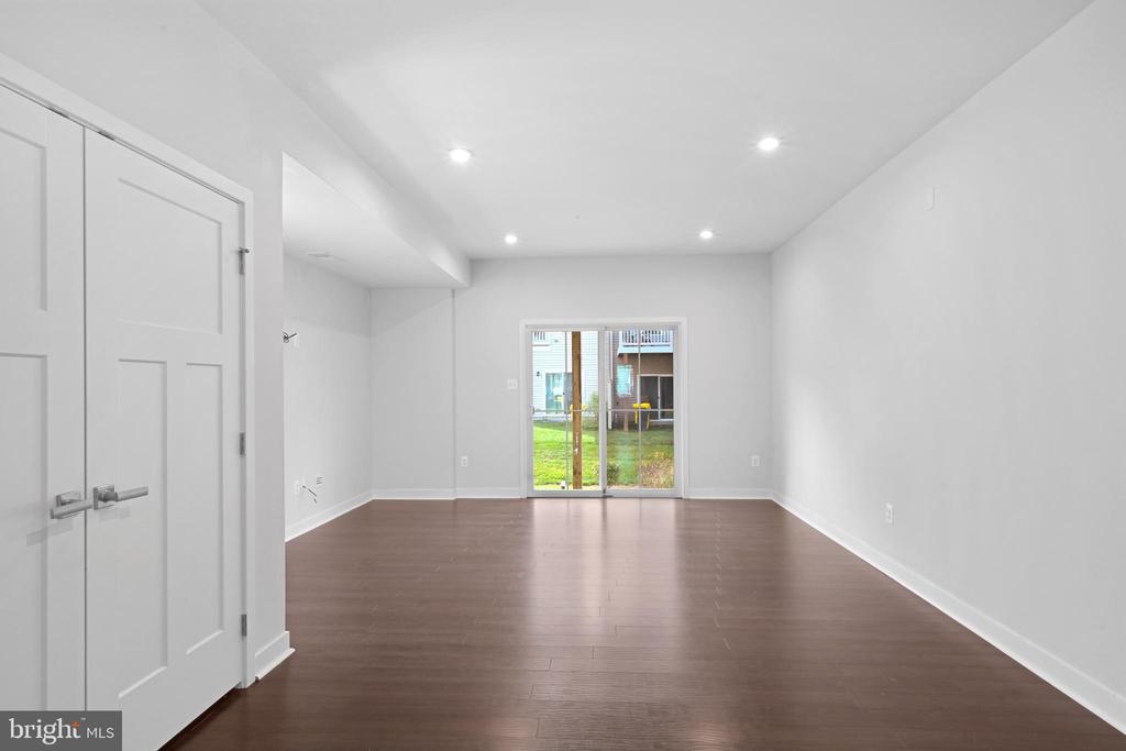 549 White Oak Dr