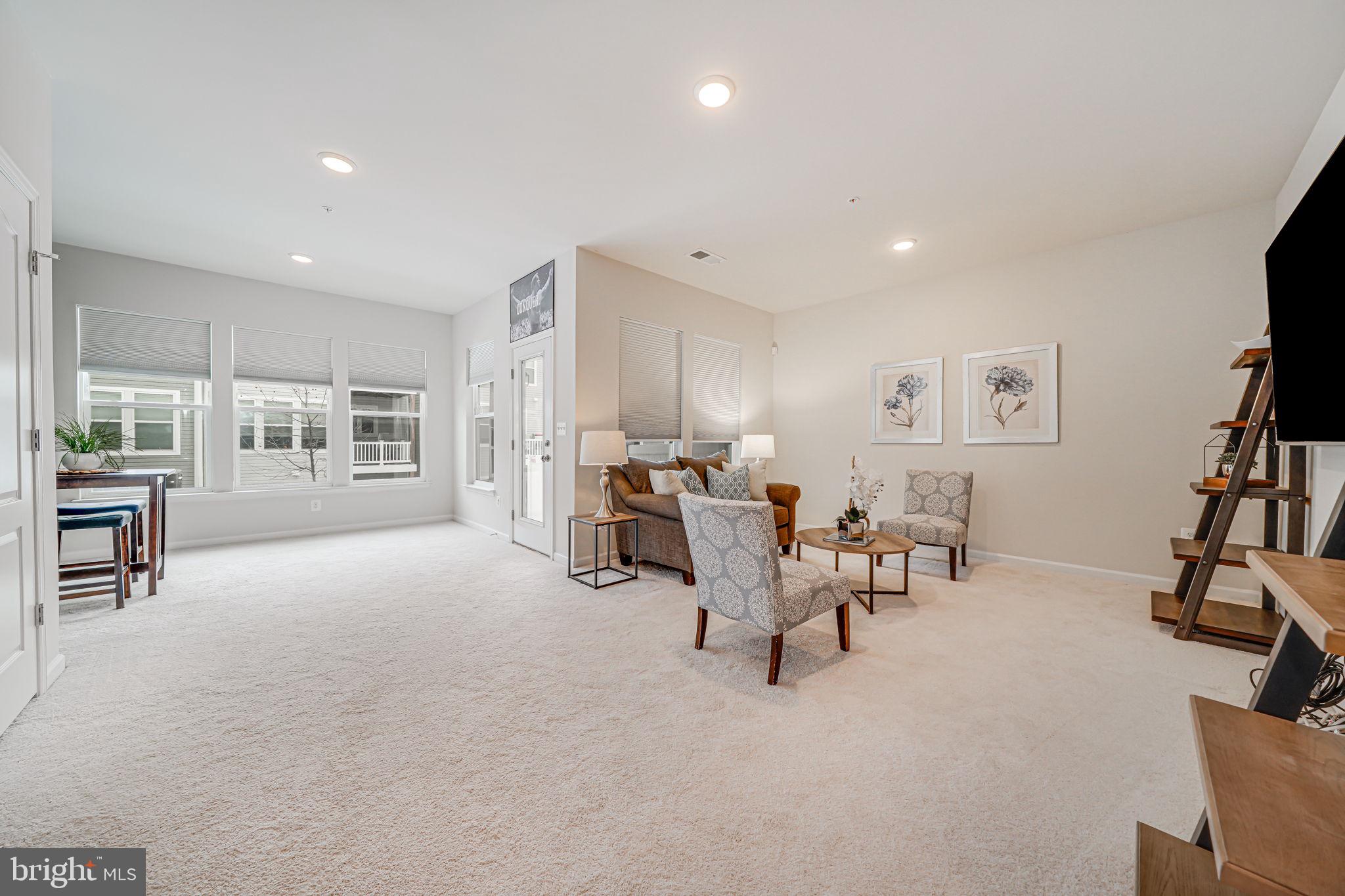 8328 Meadowood Dr